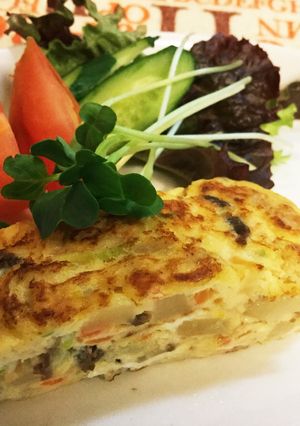 肉じゃがチーズオムレツ-レシピのメイン写真