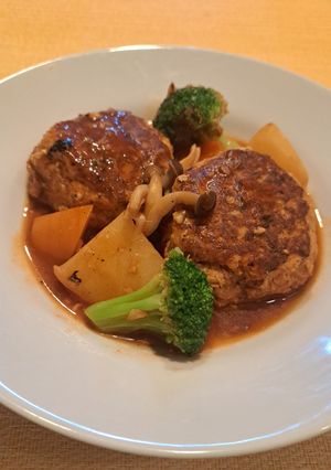 今日の夕飯肉団子?ハンバーグ?のトマトジュース煮-レシピのメイン写真