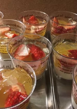 ミルクプリンといちごとフルーツジュレ-レシピのメイン写真
