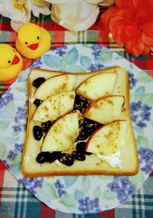 黒豆とクリームチーズとリンゴのトースト-レシピのメイン写真