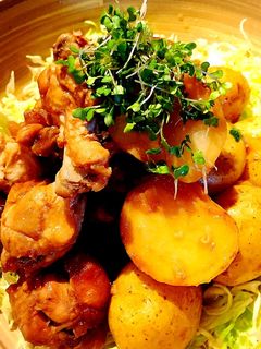 簡単!手羽元と新じゃがのホロホロ煮込み-レシピのメイン写真
