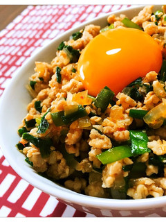 鶏そぼろとニラのスタミナ丼-レシピのメイン写真