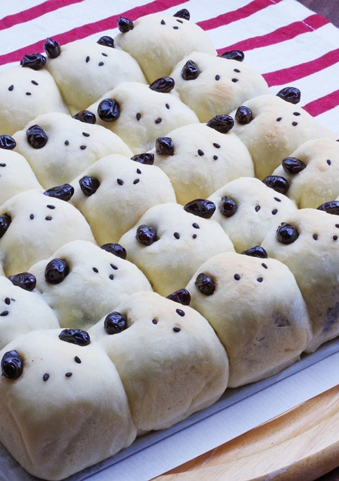 余った黒豆で♪ちぎり戌あんぱん-レシピのメイン写真
