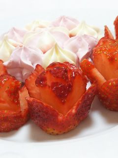 苺の飾り切り-レシピのメイン写真