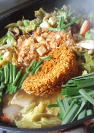 残り野菜をチキンラーメンと辛いスープで！-レシピのメイン写真