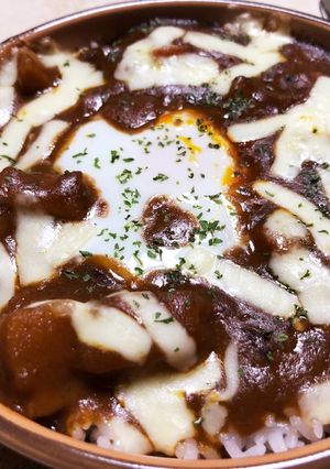 レトルトを使った簡単半熟卵の焼きカレー-レシピのメイン写真