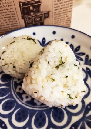 せりと天かすのおにぎり-レシピのメイン写真
