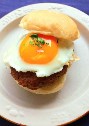 テリヤキ月見バーガー（丸パンなんでも-レシピのメイン写真