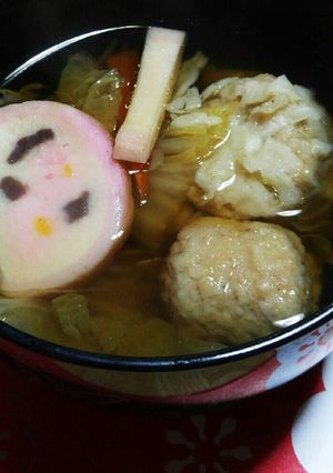 お正月の余り蒲鉾と肉焼売でス~プ鍋風。-レシピのメイン写真
