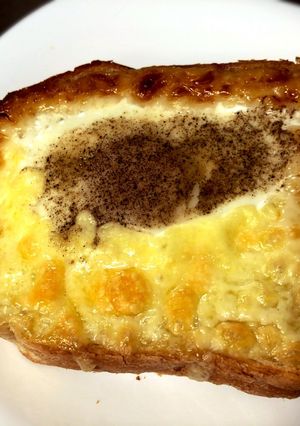 マヨチーズ目玉焼きトースト-レシピのメイン写真