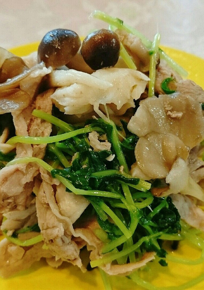 豆苗キノコ豚肉の柚子胡椒蒸し焼き-レシピのメイン写真