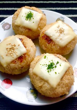 チーズのせ焼きおにぎり！軽食&ランチに♬-レシピのメイン写真