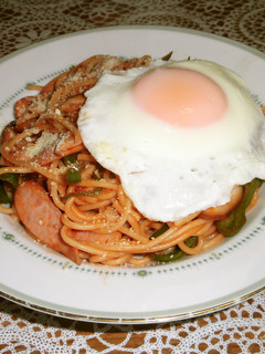 目玉焼き乗せナポリタン-レシピのメイン写真