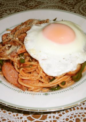 目玉焼き乗せナポリタン-レシピのメイン写真