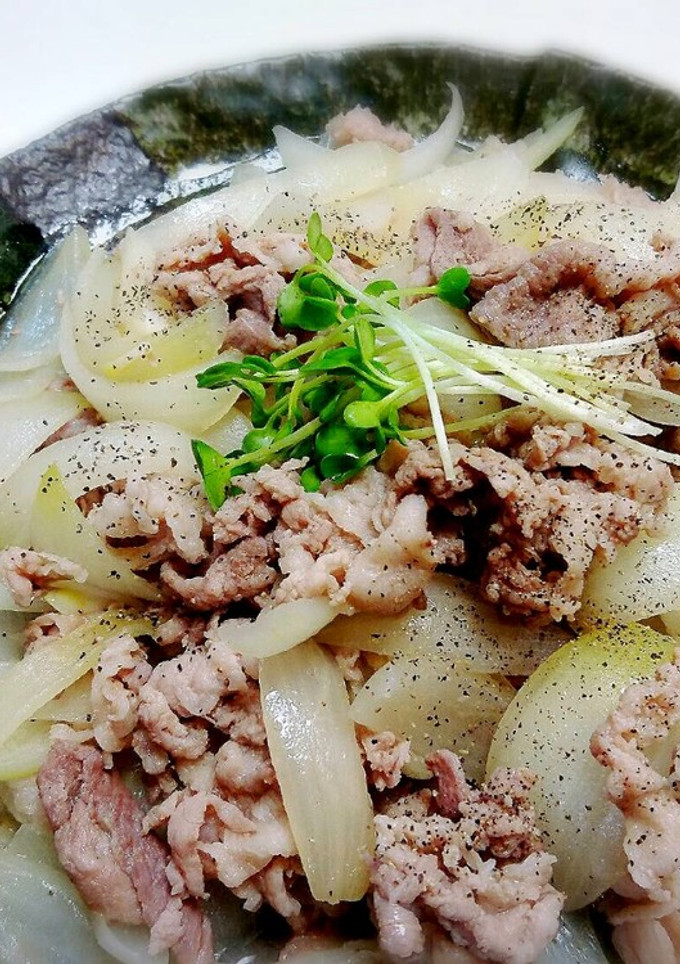 鍋で放置【豚肉と玉葱の白ダシ蒸し】-レシピのメイン写真