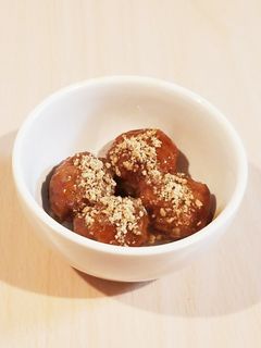 ミートボールに擦りゴマ♪お弁当に♡-レシピのメイン写真