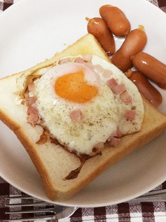 簡単!♪トースト目玉焼き乗せ♪-レシピのメイン写真