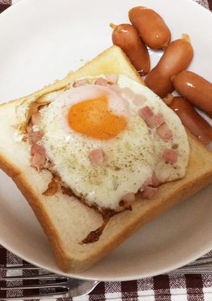 簡単！♪トースト目玉焼き乗せ♪-レシピのメイン写真