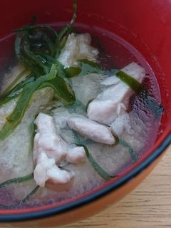 昆布茶でお手軽!切り昆布と鶏肉のお吸い物-レシピのメイン写真