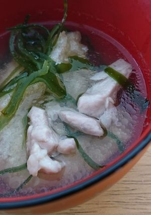 昆布茶でお手軽！切り昆布と鶏肉のお吸い物-レシピのメイン写真