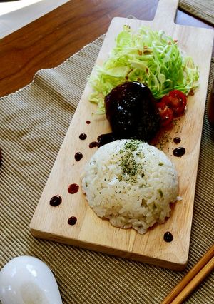 【盛り付け】ハンバーグの簡単盛り付け-レシピのメイン写真