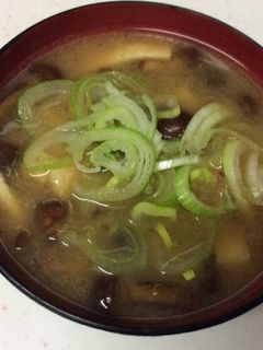 きのこが美味しい〜なめこの味噌汁-レシピのメイン写真