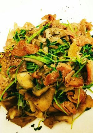 お箸とまらん☆豆苗とまいたけの豚肉炒め-レシピのメイン写真