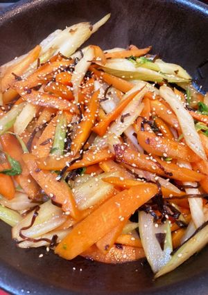 セロリとにんじんの塩こん炒め-レシピのメイン写真