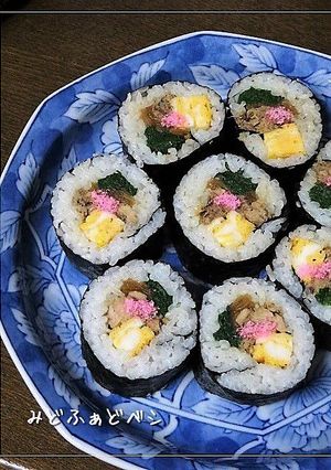 さば缶✿鯖そぼろと春菊の巻き寿司-レシピのメイン写真