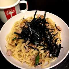 รูปของ えのき茸と鶏挽肉の和風パスタ