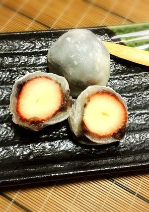 切り餅が大変身！レンジで簡単フルーツ大福-レシピのメイン写真