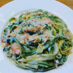 รูปของ ほうれん草とスモークサーモンのパスタ