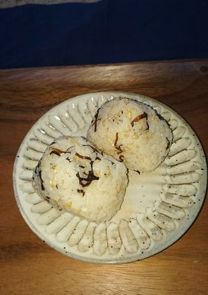 塩昆布とゴマのおにぎり(^-^)v-レシピのメイン写真