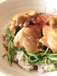 ボリューム満点☆鶏もも&豆苗の丼-レシピのメイン写真