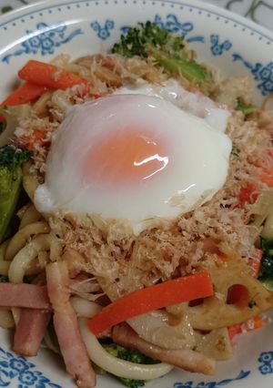 温玉のせ焼きうどん♪-レシピのメイン写真
