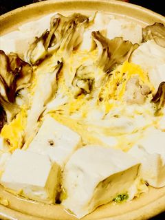 親子玉子とじ鍋●鶏茸豆腐の寄せ鍋の上に!-レシピのメイン写真