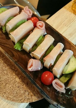 余ったかまぼこで！生ハムアボカド-レシピのメイン写真