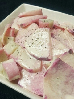 簡単!美味!赤蕪とかまぼこの漬物サラダ-レシピのメイン写真