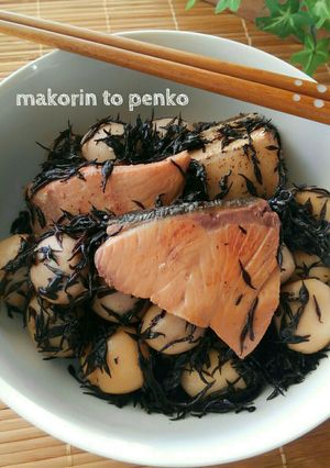 作り置きにも＊ぶりとひじき・里芋の煮物-レシピのメイン写真