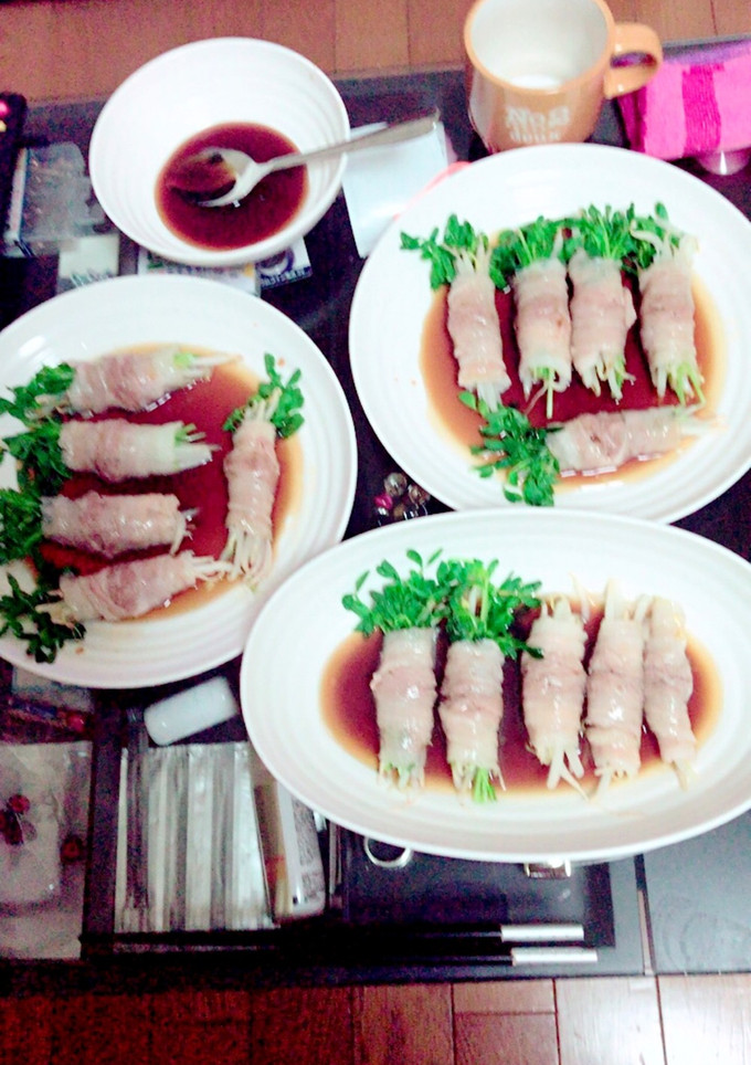 簡単おかず♪豆苗ともやしの肉巻きボイル-レシピのメイン写真