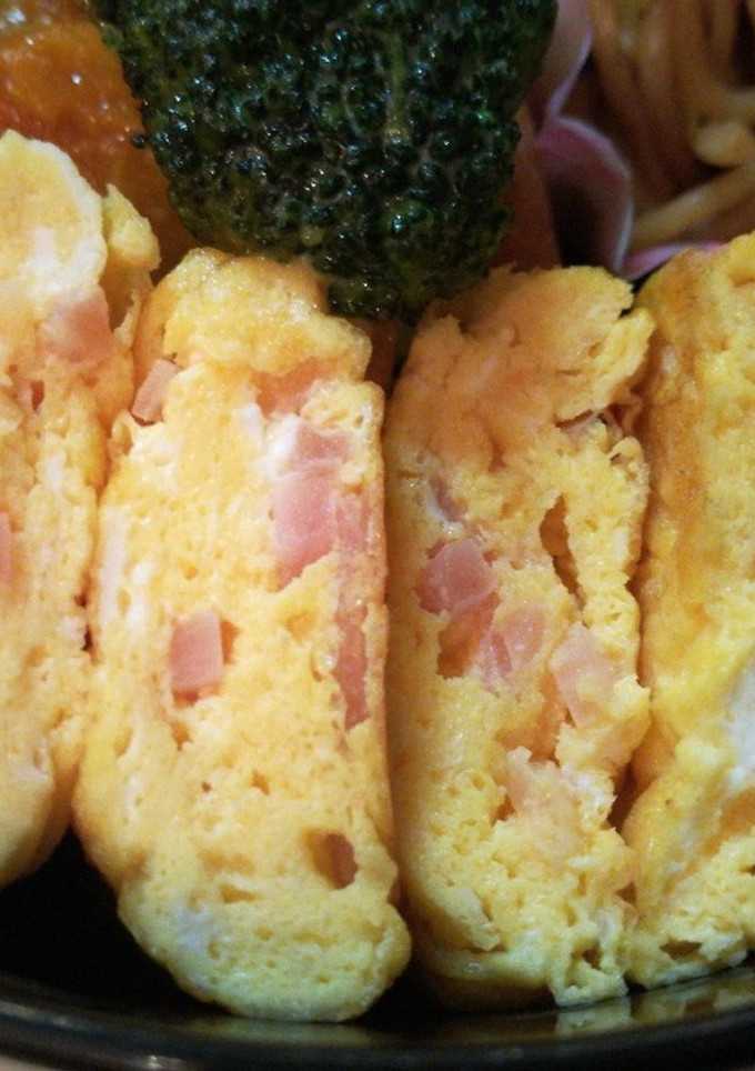 黄色&ちょっぴり赤♪紅しょうが卵焼き-レシピのメイン写真