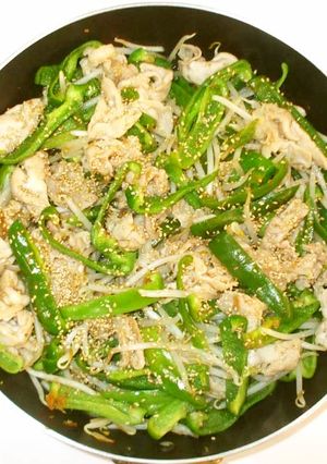 豚肉もやし炒め♪簡単・青椒肉絲のタレ-レシピのメイン写真