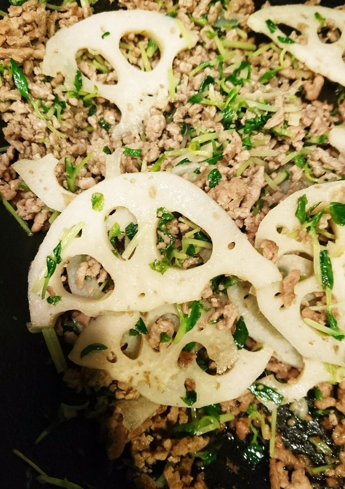 豚ひき肉とレンコンと豆苗のド簡単炒め-レシピのメイン写真
