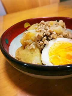 生姜たっぷり♪ じゃがそぼろ & ゆで卵-レシピのメイン写真