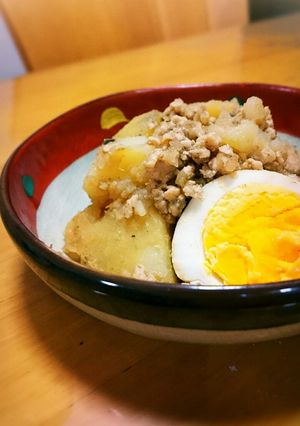 生姜たっぷり♪ じゃがそぼろ & ゆで卵-レシピのメイン写真