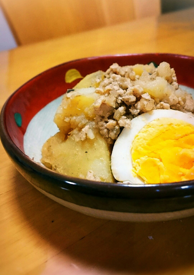 生姜たっぷり♪ じゃがそぼろ & ゆで卵-レシピのメイン写真
