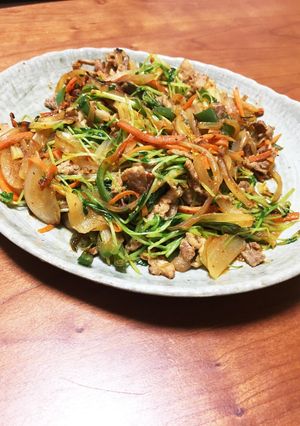 豆苗と千切り野菜の辛味噌炒め-レシピのメイン写真