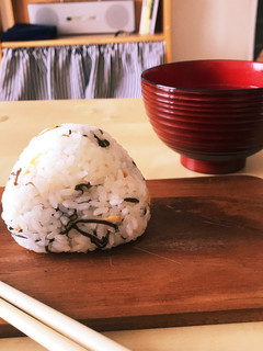 【和】桜海老と塩昆布のお握り-レシピのメイン写真