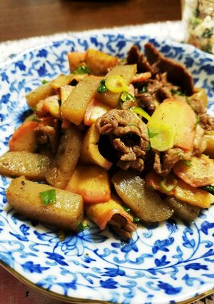 簡単！牛肉とコンニャクとかまぼこの煮付け-レシピのメイン写真