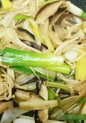 簡単美味しい！長ネギときのこの炒め物-レシピのメイン写真
